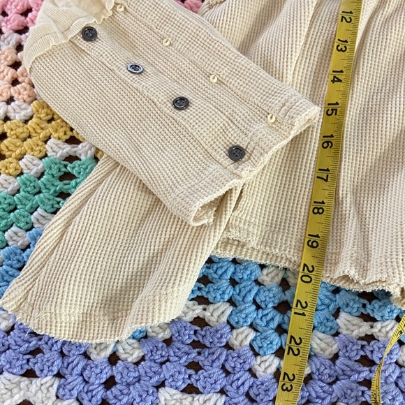 NWOT Pol Cream Buttoned shirt blouse Top oversized Waffle fabric asymmetrical M - Picture 5 of 14